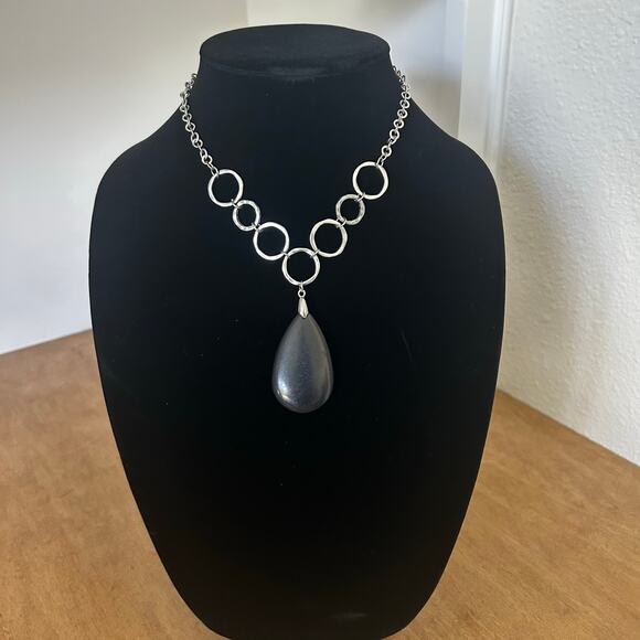 Black teardrop pendant circle chain necklace statement piece Silver toned chain - Picture 1 of 7